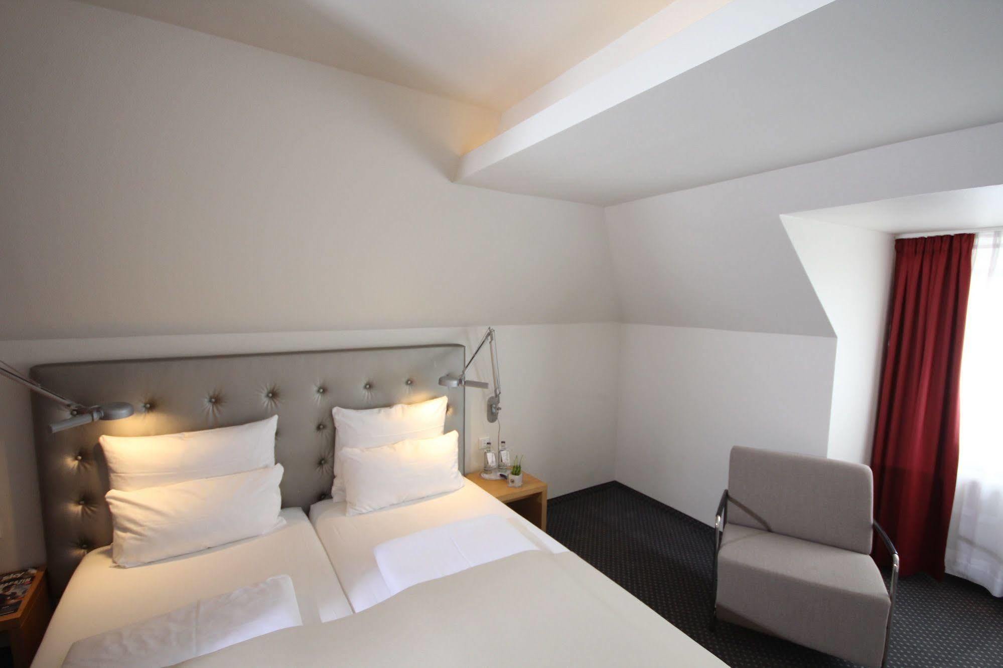 אסן Hotel Maximilians מראה חיצוני תמונה